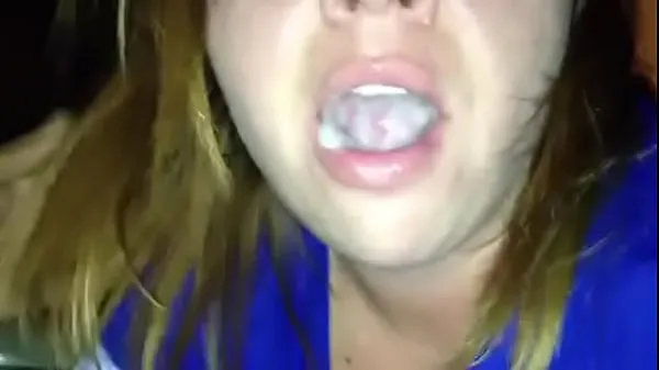 Mira Esposa deepthroats amigo y traga clips cálidos