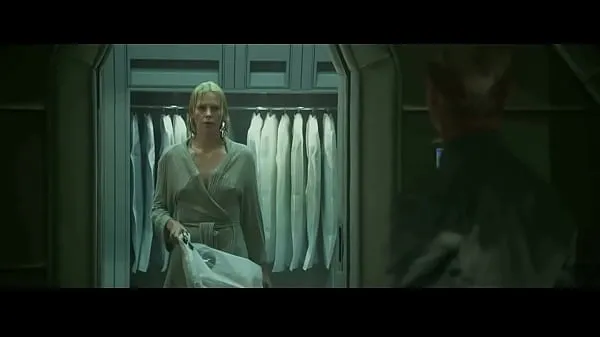 Charlize Theron in Prometheus (2012 Sıcak Klipleri izleyin