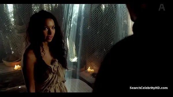 Regardez Louise Barnes Jessica Parker Kennedy Black Sails S01E04 2014 clips chauds