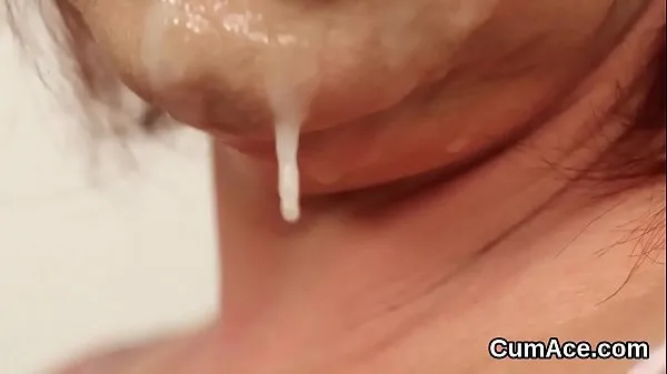 Spicy honey gets cumshot on her face eating all the cream گرم کلپس دیکھیں