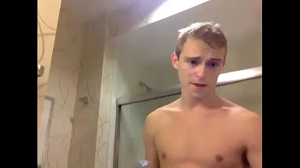 Guarda sexy twink taking a shower on webcam clip calde