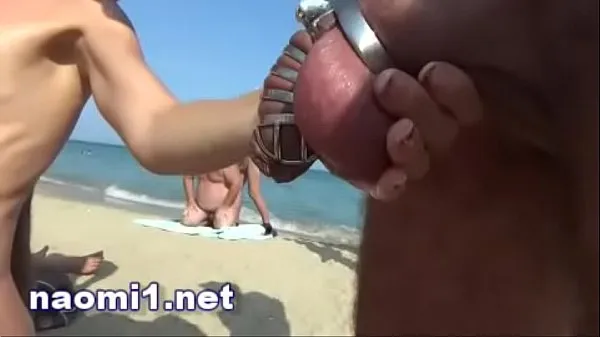 Assista mijar e gozar numa praia swinger cap d'agde clipes quentes