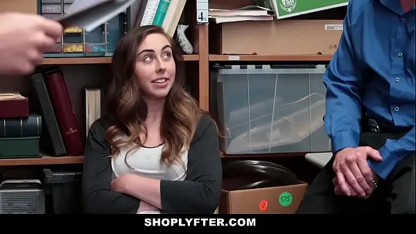 Смотрите Shoplyfter - шаловливая тинка (Lexi Lovell) принимает два члена теплых клипах