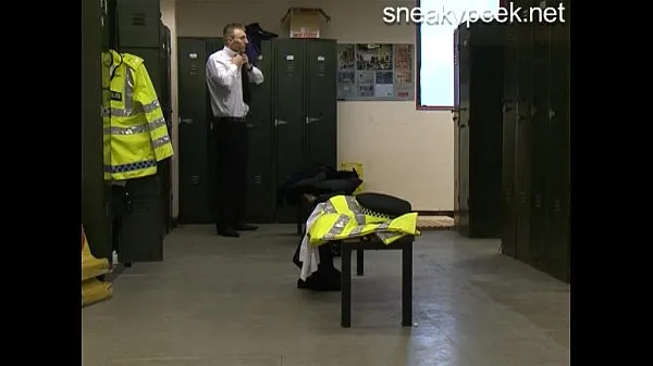 Oglejte si Police Station Spycam tople posnetke