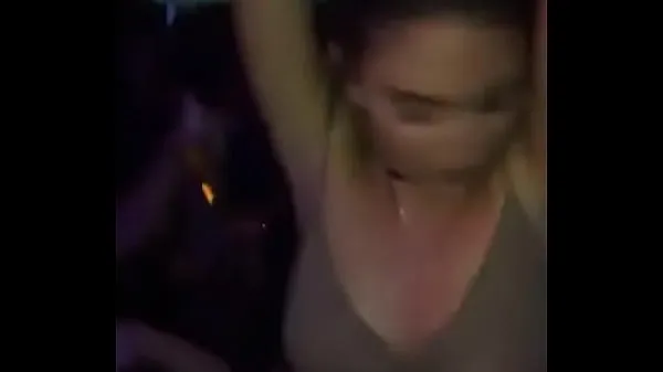 Guarda Fidanzata che si comporta come una vera puttana nel club, danzante e u. che balla clip calde