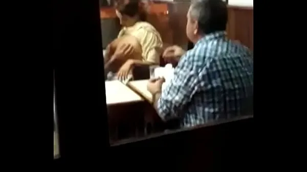 Mira Exhibicionismo en Bar Arocena Montevideo clips cálidos