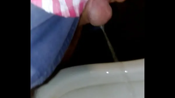 شاهد مقاطع دافئة Pissing in public toilet 2