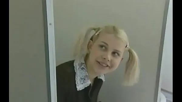 Regardez Nouvelle fille à l'école fille clips chauds