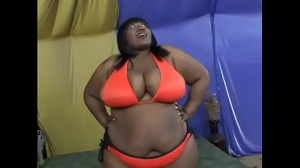 Assista A Sra. Squeez'em negra gorda aguenta melhor um pau do que uma cadela magrinha clipes quentes