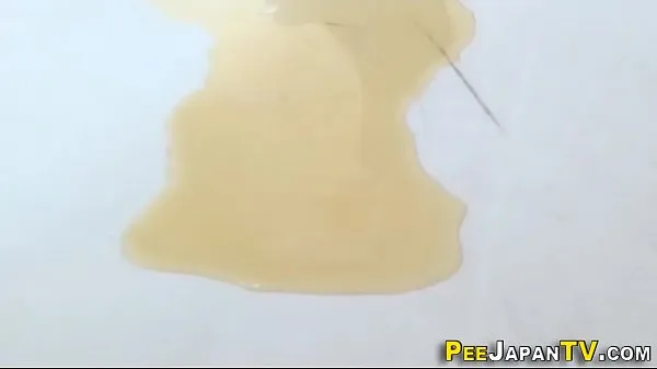 Oglądaj Japanese babe pees puddle ciepłe klipy