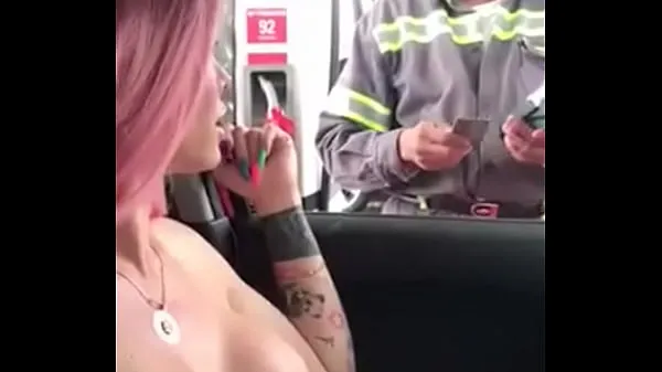 Sehen Sie sich TRANSEX STELLTE DAS AUTO ZUR VERFÜGUNG UND ZEIGTE DEN PRO CABINET FRENTIST DER KÖRPER warmen Clips an