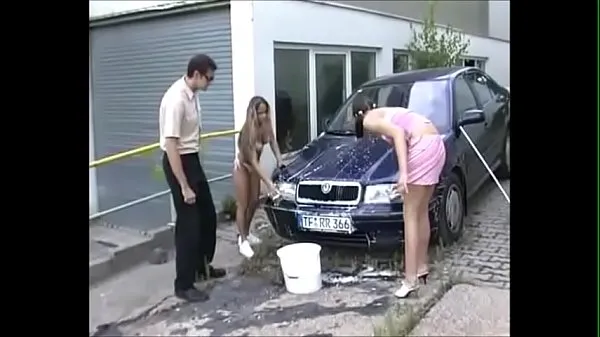 Guarda Horny wet piss car wash clip calde