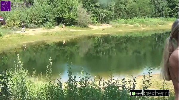 Assista Escândalo público em um lago de banho. Extremamente Bukkake, Gagging and Vomit Deepthroats, Mouth Pissing e Mass Mouths insermations para uma loira! Capítulo 3 clipes quentes