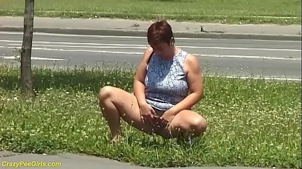 Oglądaj redhead bbw milf peeing in public ciepłe klipy