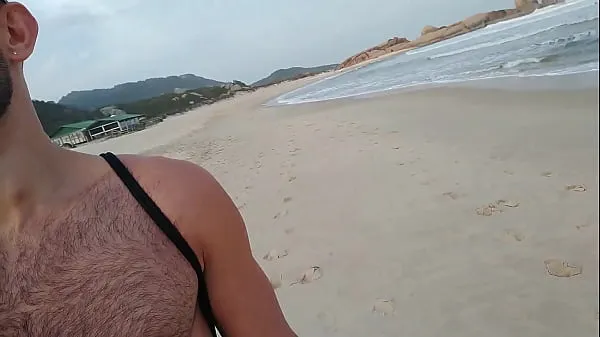 Oglejte si Strolling along Mole beach in Florianopolis tople posnetke