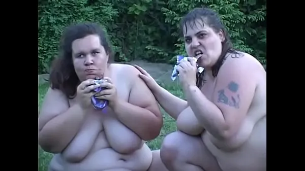 Katso Two fat whores lick each other's twats outdoor lämpimiä leikkeitä