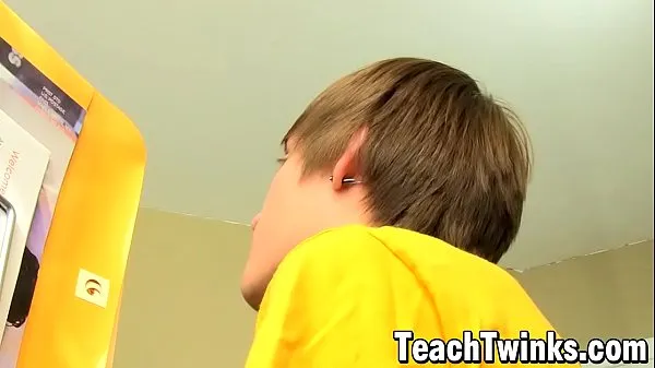 Se Muscular bald teacher ass destroys twink student for grades varme klip