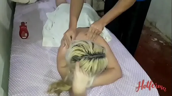 Blonde asked her for a massage and see what happenedウォームクリップをご覧ください