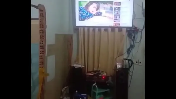 Oglejte si Singing karaoke while suckling with my step sister is very sweet tople posnetke