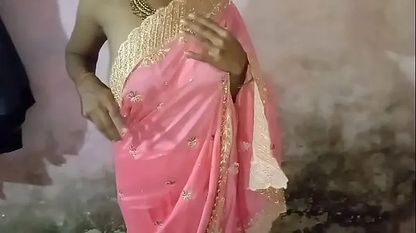 When step brother saw step sister in pink saree, he could not help it and told Abhi that I want to fuck herウォームクリップをご覧ください