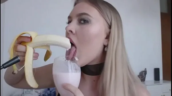 Oglądaj ASMR Siren - Banana and Yogurt ciepłe klipy