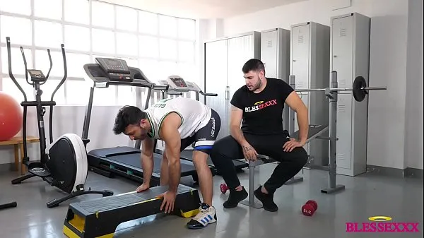 Sehen Sie sich Ich ficke den Personal Trainer warmen Clips an