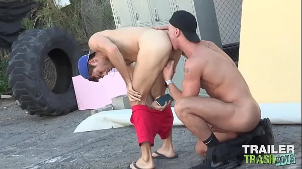 Guarda TRAILERTRASHBOYS Cade Maddox Rims And Raw Fucks Bottom Jock clip calde