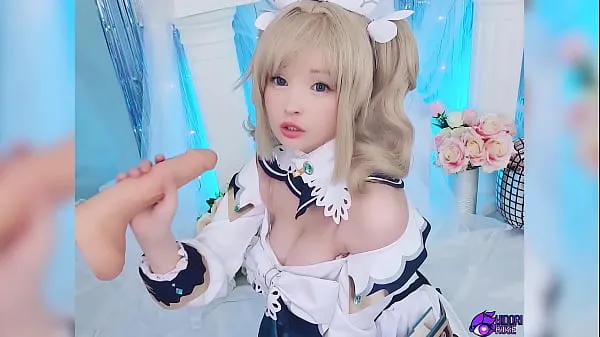 Sehen Sie sich Cosplay-Videospiel-Charakter warmen Clips an