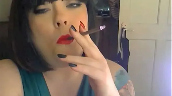 Assista BBW Tina Snua Smokes A More 120 Cigarette - Smoking Fetish clipes quentes