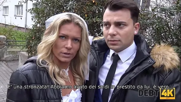 Guarda DEBT4k. Un grosso debito è il motivo per cui la ragazza viene scopata in presenza dello sposo clip calde