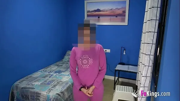 Assista Gata inocente filma sua colega de quarto transando com um cara ... NA FRENTE DELA clipes quentes