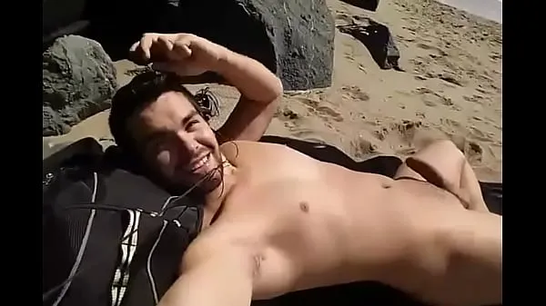 Ian Delvalle sunbathing at a gay nude beach in San Francisco Sıcak Klipleri izleyin