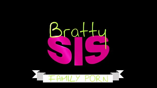 Se BrattySis - Stepsister BFF "I kinda want to fuck your stepbrother" S21:E9 varme klip