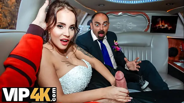 شاهد مقاطع دافئة VIP4K. Random passerby scores luxurious bride in the wedding limo