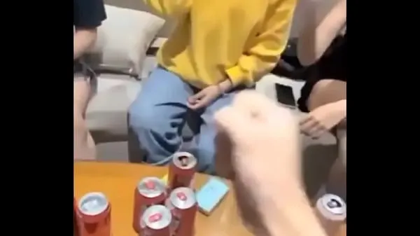 따뜻한 클립Friends playing strip game 감상하세요