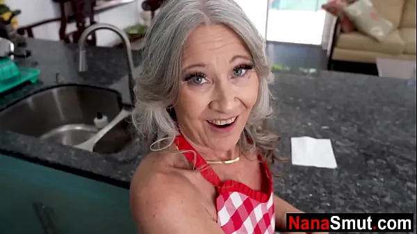 Pozerajte Horny stepgrandma wants to fuck stepgrandson teplé Clips