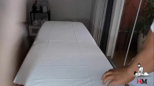 Regardez La patiente l'a laissée enlever sa culotte et elle l'a prise et a commencé à ................ VÉRIFIER - Massage tantrique clips chauds