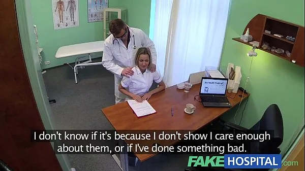 Смотрите FakeHospital Горячая медсестра стремится к повышению теплых клипах