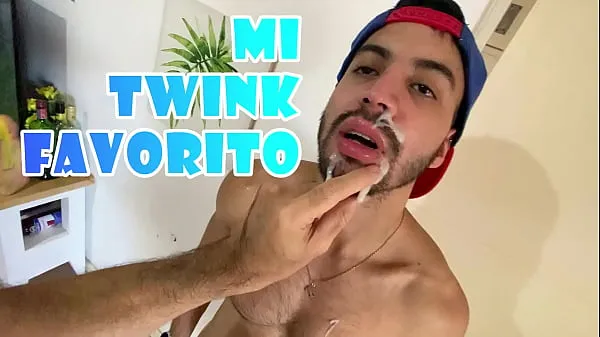 Mira Twink seduces him because he knows that he is his favorite ass - With Alex Barcelona clips cálidos