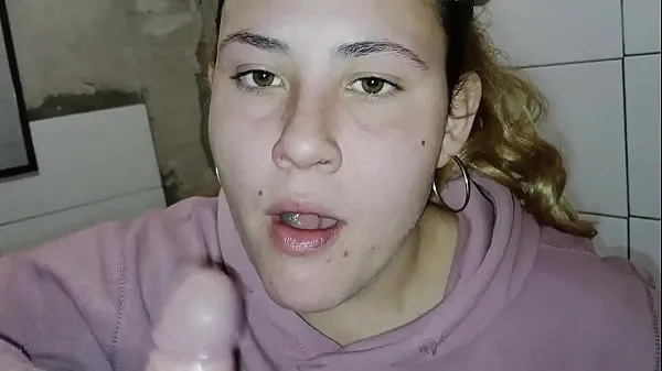 Mira Homemade Blowjob in the Bathroom from an Argentinian girl who takes a huge load in her mouth clips cálidos