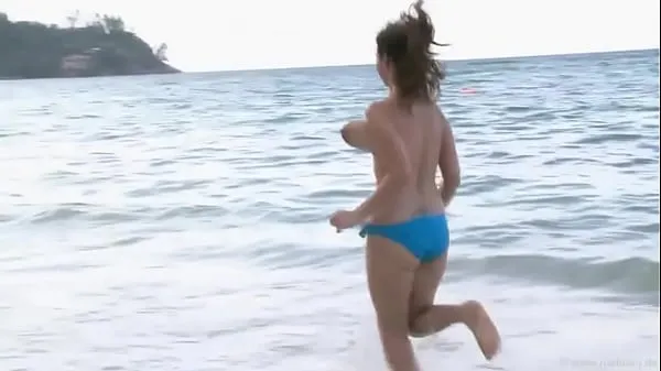 Mira rebotando playa tetas clips cálidos